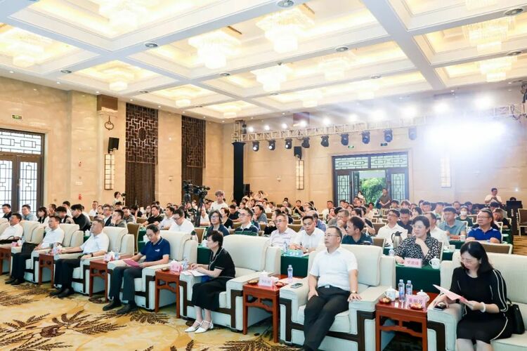朱虹會長出席協會主辦的2023“江西風景獨好”新媒體引力大會並做主題演講