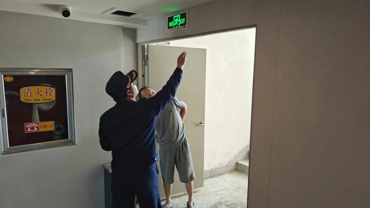贛州市寧都縣消防救援大隊深入轄區賓館開展消防安全服務指導_fororder_圖片3