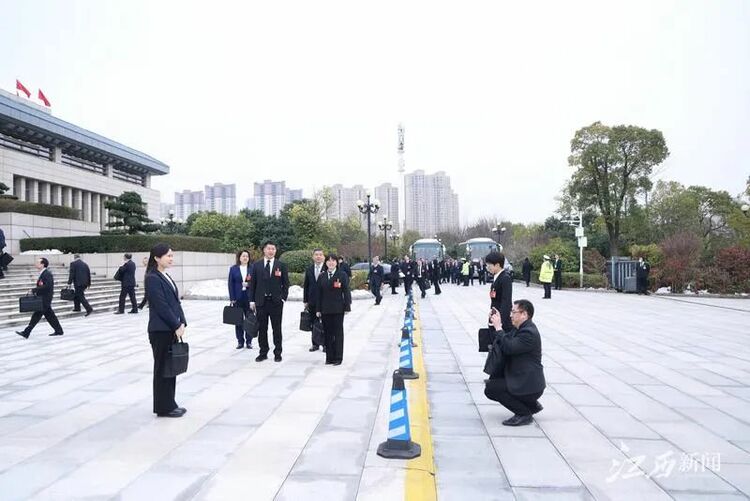 江西省十四屆人大二次會議在南昌勝利閉幕