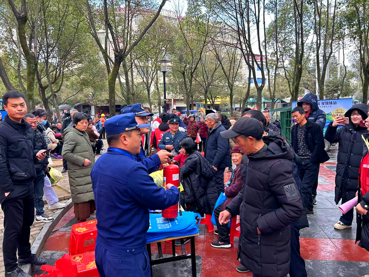 贛州市寧都縣消防救援大隊聯合社區開展“文明集市”消防安全宣傳活動_fororder_22