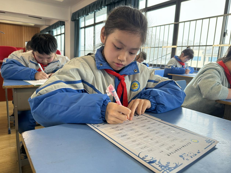 宜春市實驗小學舉辦英語書寫、聽寫比賽_fororder_圖片3