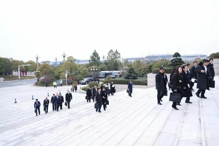江西省十四屆人大二次會議在南昌勝利閉幕