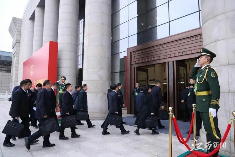 江西省十四屆人大二次會議在南昌勝利閉幕