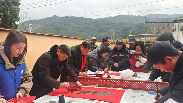 關愛傳真情   大山裏“一老一小” 溫暖過新春_fororder_33