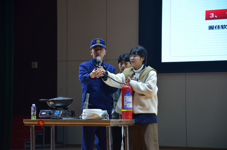 寧都縣消防救援大隊：除患攻堅大整治 用消防安全知識點亮校園_fororder_11