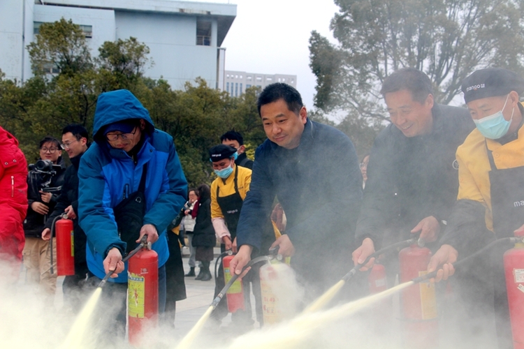 東華理工大學開展消防安全培訓和消防安全疏散應急演練_fororder_bb353438-35bb-4b4d-8ca9-5f930e12c9bc_d