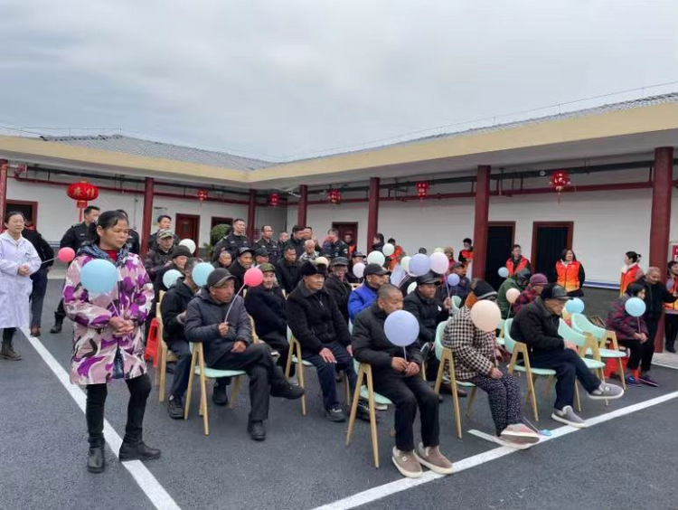 江西宜春特警開展學雷鋒志願服務活動_fororder_12