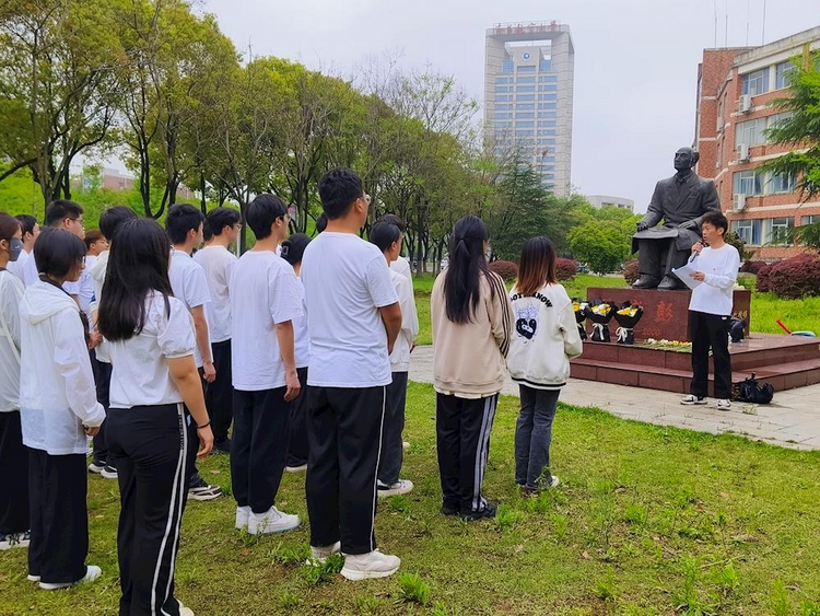 南昌航空大學舉辦“清明祭英烈”系列活動_fororder_圖片2