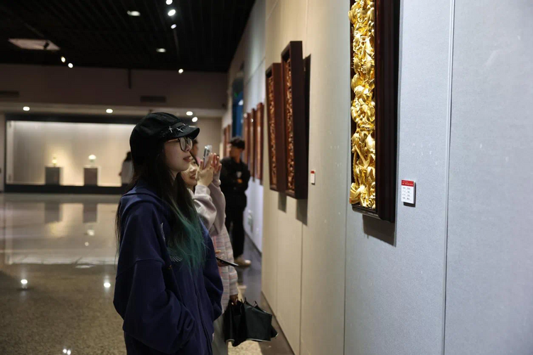 《經典傳承——歷屆中國工藝美術大師經典作品展》景德鎮站開幕_fororder_圖片24