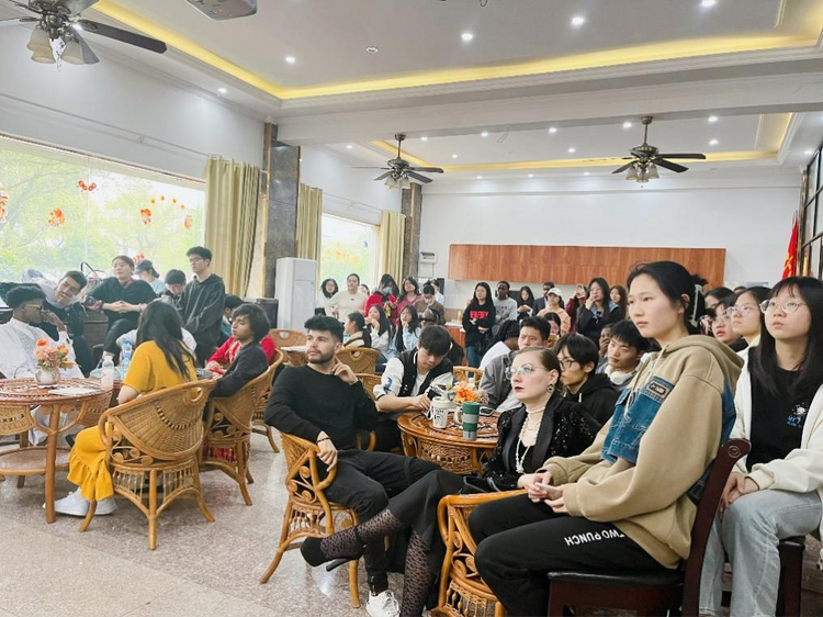 江西科技學院舉辦“中國龍，福澤四海”英語角活動_fororder_11