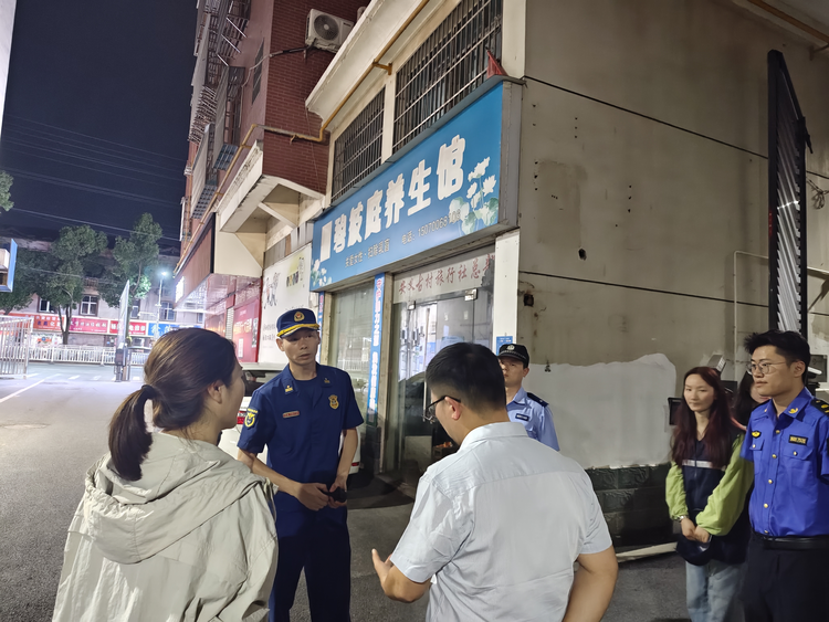 南昌安義縣消防救援大隊開展電動自行車安全隱患全鏈條整治集中夜查行動_fororder_11