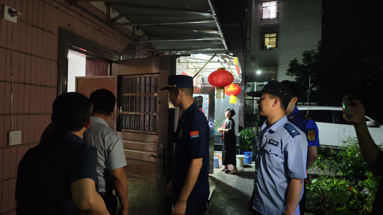 南昌安義縣消防救援大隊開展電動自行車安全隱患全鏈條整治集中夜查行動_fororder_12