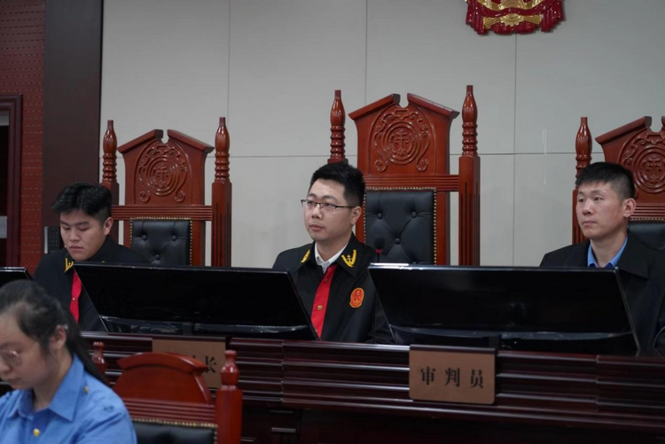 化身“法官” 南鐵法院開展職工模擬法庭普法活動_fororder_圖片2