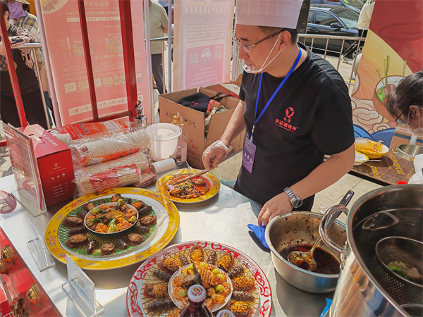 撫順舉辦首屆麻辣拌品鑒大賽 展示獨特美食符號