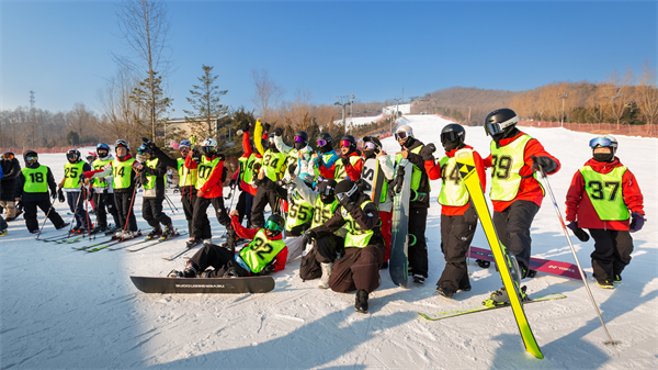 大連市第四屆高山滑雪錦標賽在普蘭店區舉行