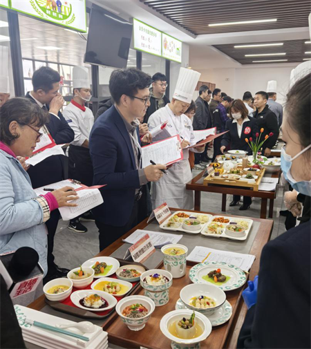 角逐“舌尖上的幸福” 瀋陽首屆老年助餐點營養餐大賽決賽舉行