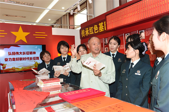 著名軍旅作家、詩人胡世宗走進遼寧省軍區瀋陽第四幹休所講述長征故事