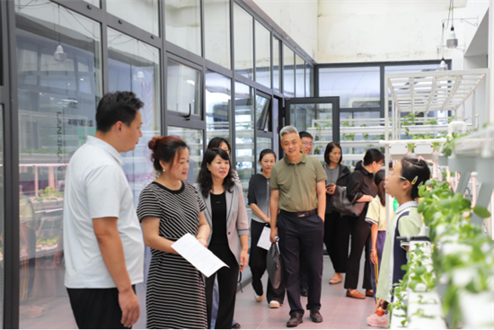 入選中小學人工智能教育基地 瀋陽市大東區尚品東越學校迎接調研指導