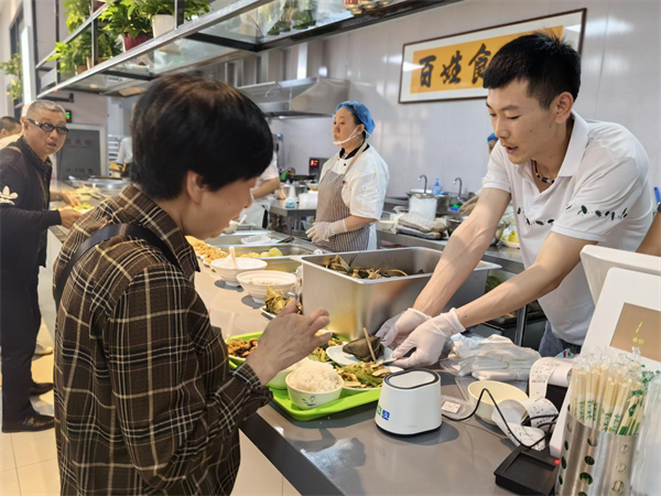 大連普蘭店區：從餐食到服務，社區食堂守護老年人“舌尖上的幸福”