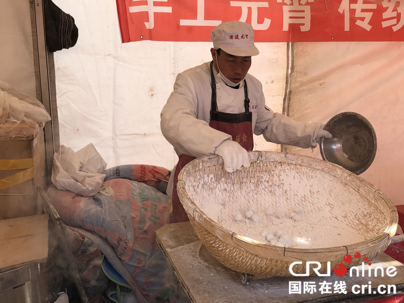 喜迎元宵節 沈城市民熱熱鬧鬧逛廟會