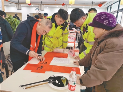 瀋陽市皇姑區千副春聯送市民 “不忘初心”等熱詞上春聯