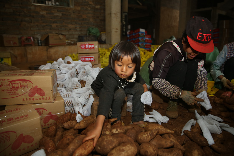 拼多多發佈扶貧助農年報：消費扶貧農産品銷售653億