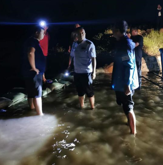 蓋州礦洞溝鎮遭大暴雨襲擊 當地公安緊急轉移4000余名群眾