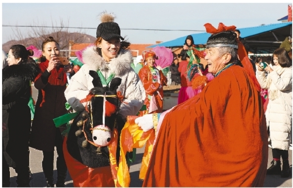 鐵嶺縣馬侍郎橋村非遺表演引來外地舞蹈家