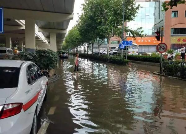 當車主遇到泥路、暴雨、塌陷…別急，平安産險查勘員就在急速救援的路上