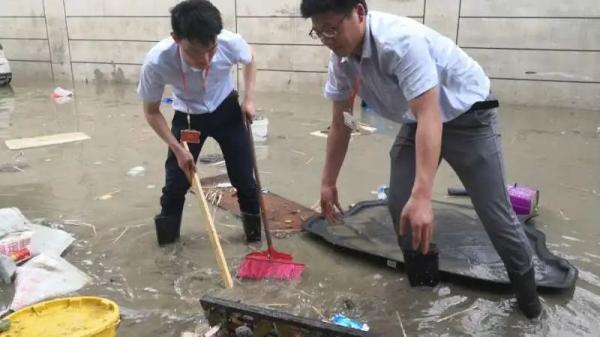 當車主遇到泥路、暴雨、塌陷…別急，平安産險查勘員就在急速救援的路上