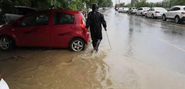 當車主遇到泥路、暴雨、塌陷…別急，平安産險查勘員就在急速救援的路上