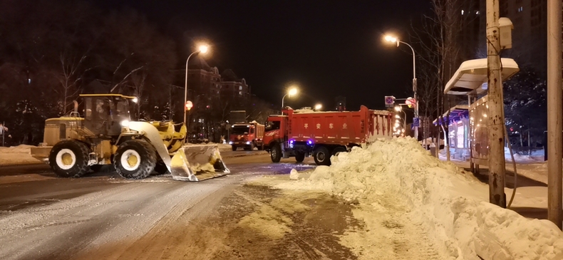 本溪市明山區住建局晝夜奮戰除雪保障交通