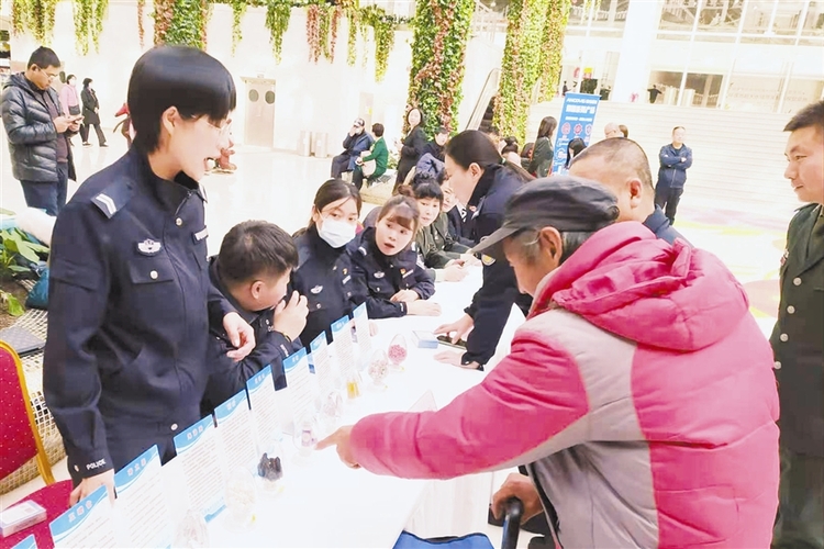 大連：市直機關開展“憲法宣傳周”法治宣傳教育活動