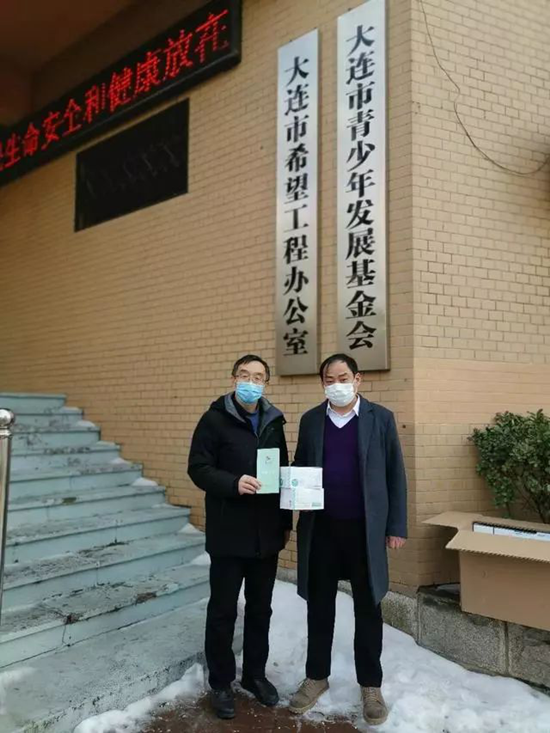 遼寧何氏醫學院留日學生勤工儉學購買5500個口罩支援祖國