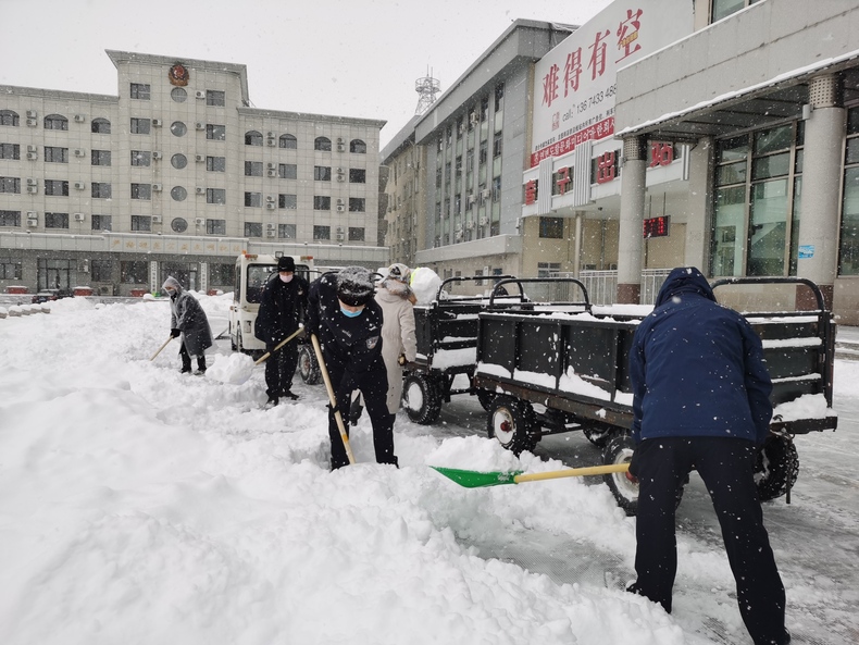 沈鐵全力迎戰降雪天氣 確保重點物資運輸和旅客出行安全