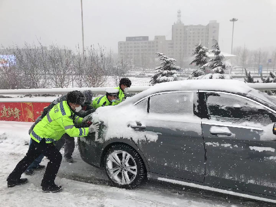 （已過審）【B】大連風雪中的別樣“警”色