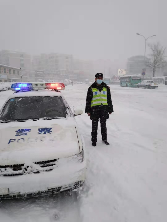 （已過審）【B】大連風雪中的別樣“警”色