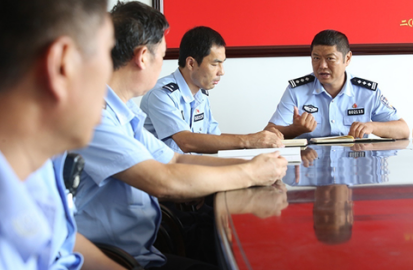 （已修改）警察節專題稿件【B】東港市公安局交警大隊指導員谷向陽：用堅守詮釋使命擔當