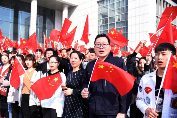 （緩）開學第一天 瀋陽60余萬學生唱響《我和我的祖國》