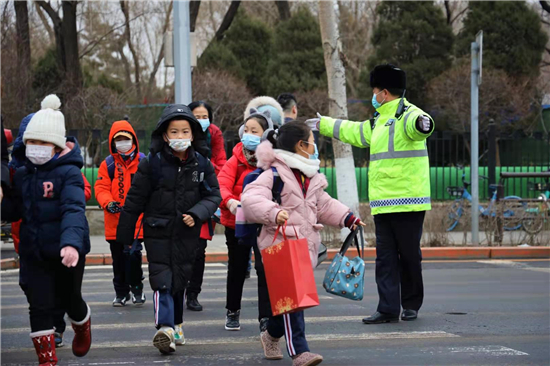 【B】中小學開學 瀋陽交警確保校園周邊交通安全有序