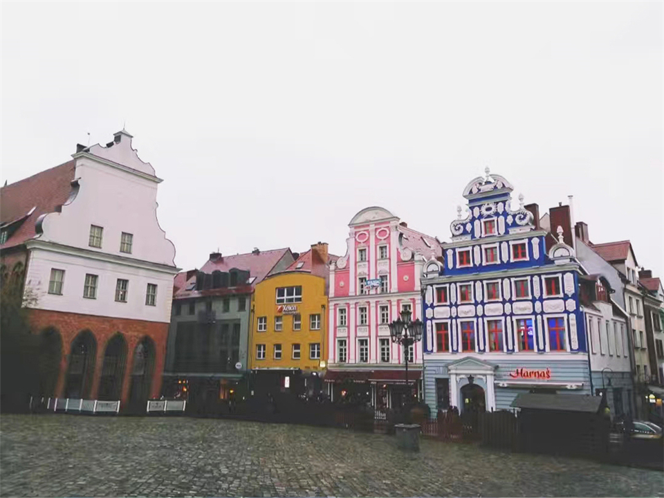 The Street in Szczecin, Poland_fororder_波蘭什切青街頭