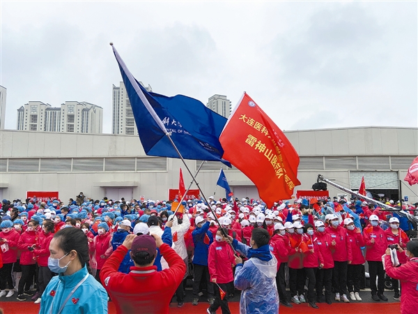 3月30日529名大連隊員一起凱旋