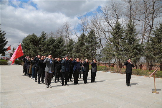 瀋陽于洪區國資局祭掃革命烈士陵園 開展黨史學習教育活動_fororder_圖片2