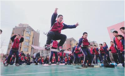 冰雪運動走進瀋陽小學校園_fororder_換班