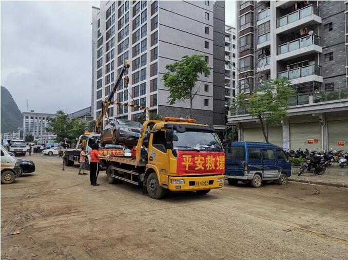 暴雨“西”襲，平安橙始終在這裡……