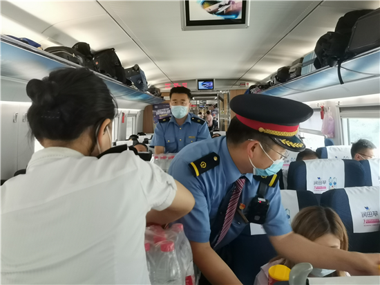 鐵路部門全力恢復運輸秩序 列車運行已逐步恢復_fororder_圖片2