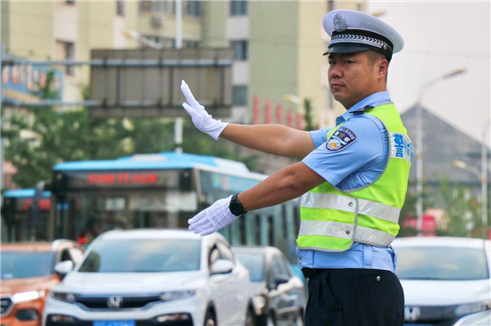 出動警力8580人次 鞍山市公安局圓滿完成中秋節安保工作_fororder_鞍山2