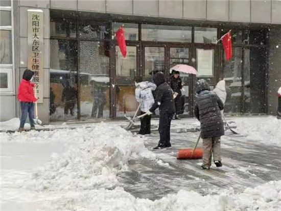 凝聚合力破冰前行：瀋陽大東區衛健中心積極參與除雪工作_fororder_圖片6