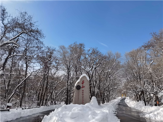 鞍山千山景區雪後開放  防疫仍是第一位_fororder_雪後千山漫山潔白（網友提供圖片）