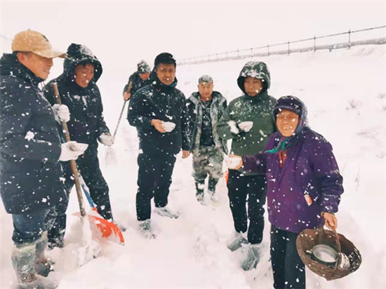 瀋陽新民市各級各部門“以雪為令” 晝夜清雪保暢通_fororder_圖片5